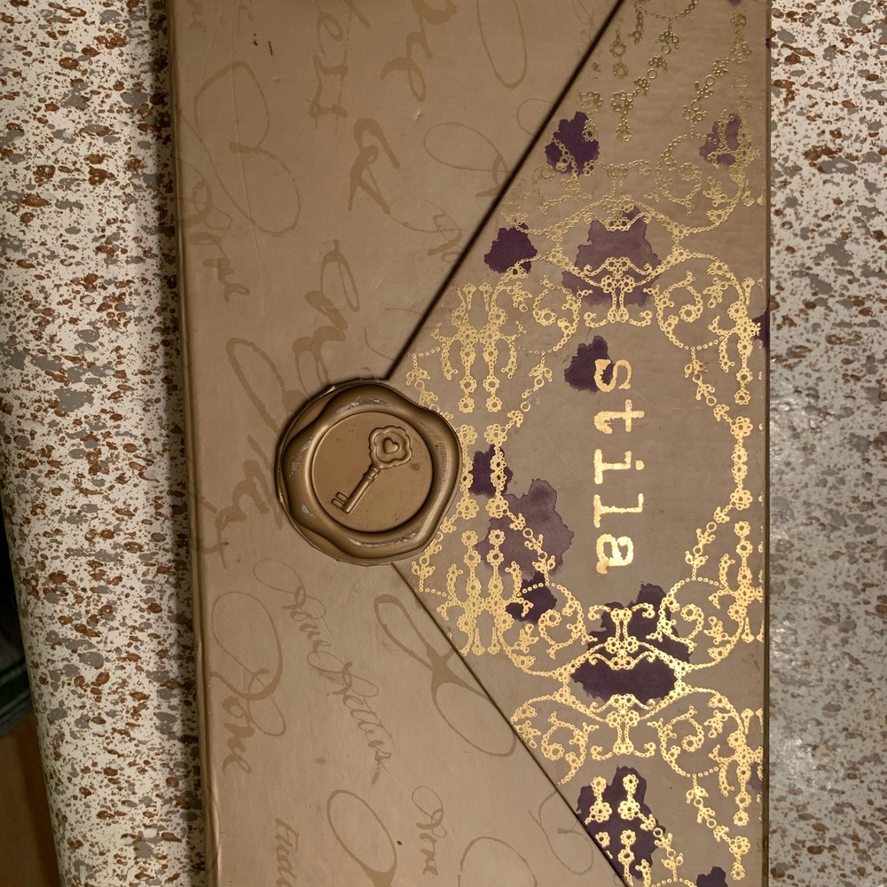 Stila - Eyeshadow and blush pallet